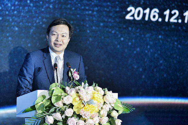 乐动网页版登录入口_乐动(中国)
地产控股有限公司董事会主席岑钊雄.jpg