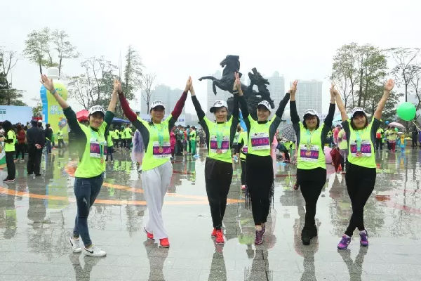 清马丨冒雨前行,向更好的乐动网页版登录入口_乐动(中国)
奔跑_En4011.png