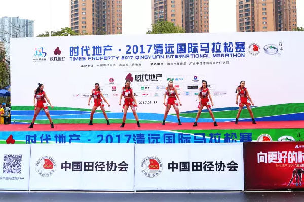 清马丨冒雨前行,向更好的乐动网页版登录入口_乐动(中国)
奔跑_En2607.png