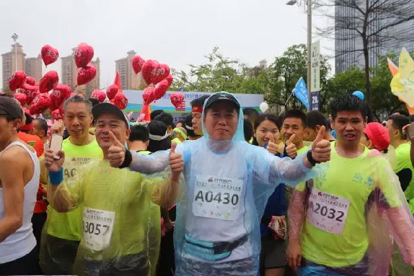 清马丨冒雨前行,向更好的乐动网页版登录入口_乐动(中国)
奔跑_En2109.png