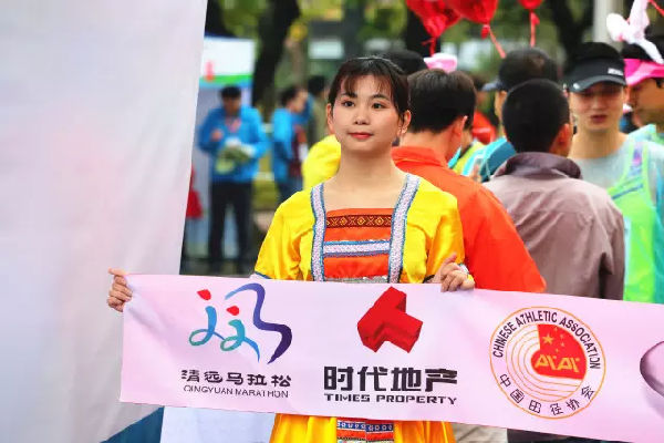 清马丨冒雨前行,向更好的乐动网页版登录入口_乐动(中国)
奔跑_En2697.png