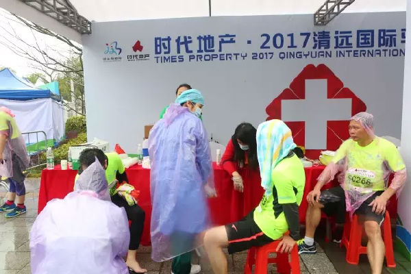 清马丨冒雨前行,向更好的乐动网页版登录入口_乐动(中国)
奔跑_En4740.png