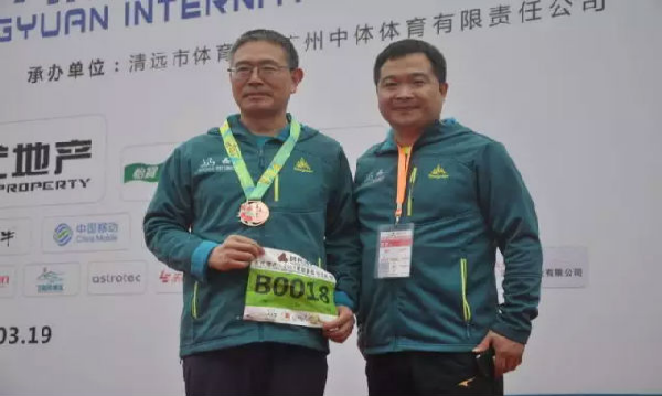 清马丨冒雨前行,向更好的乐动网页版登录入口_乐动(中国)
奔跑_En5266.png