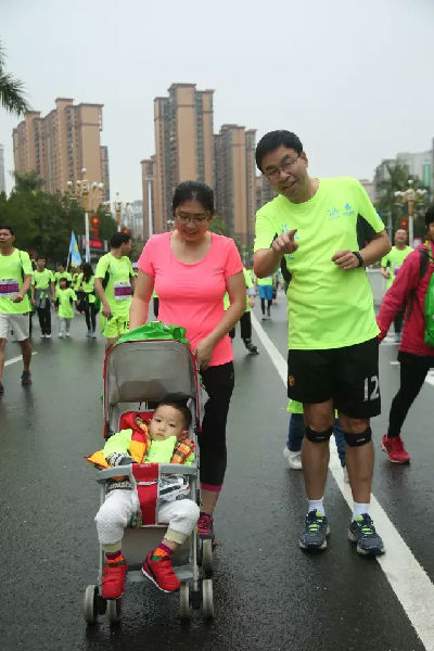 清马丨冒雨前行,向更好的乐动网页版登录入口_乐动(中国)
奔跑_En4128.png