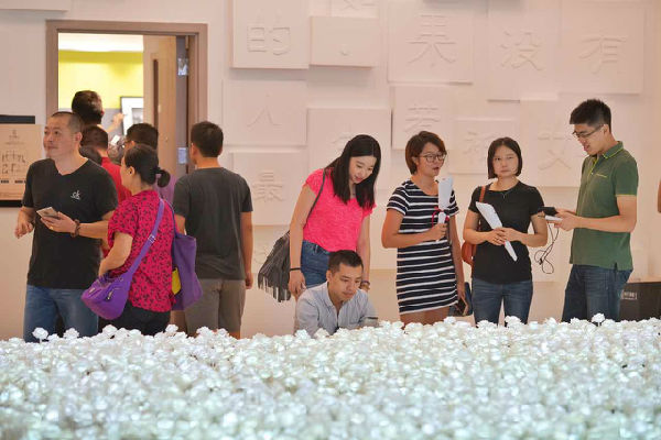 “花尽心思只为你”——乐动网页版登录入口_乐动(中国)
倾城(珠海)玫瑰美学样板房争艳开放_En1307.png