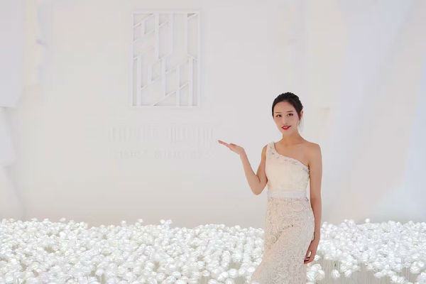 “花尽心思只为你”——乐动网页版登录入口_乐动(中国)
倾城(珠海)玫瑰美学样板房争艳开放_En647.png