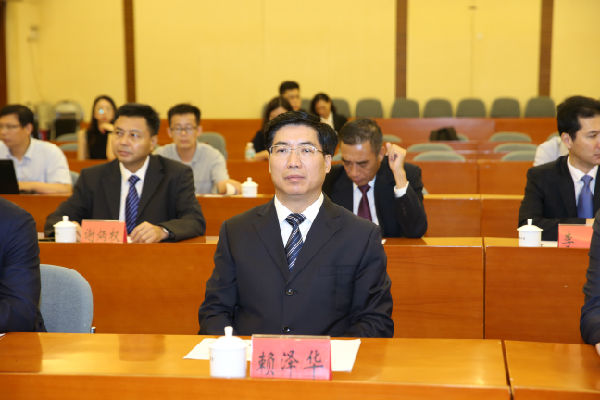 赖泽华.jpg
